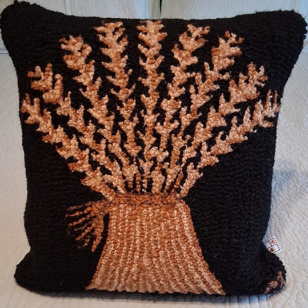 Chandler 4 Corners Handcrafted Hooked Wool Pillow, VGUC